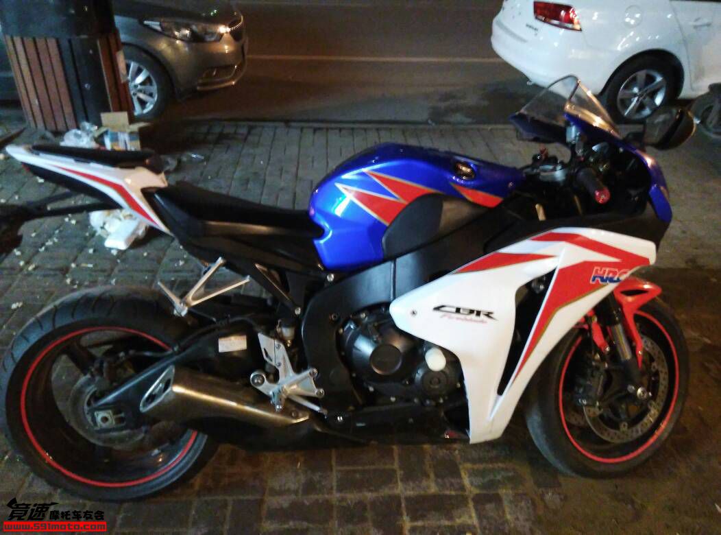 cbr1000rr鹦鹉头