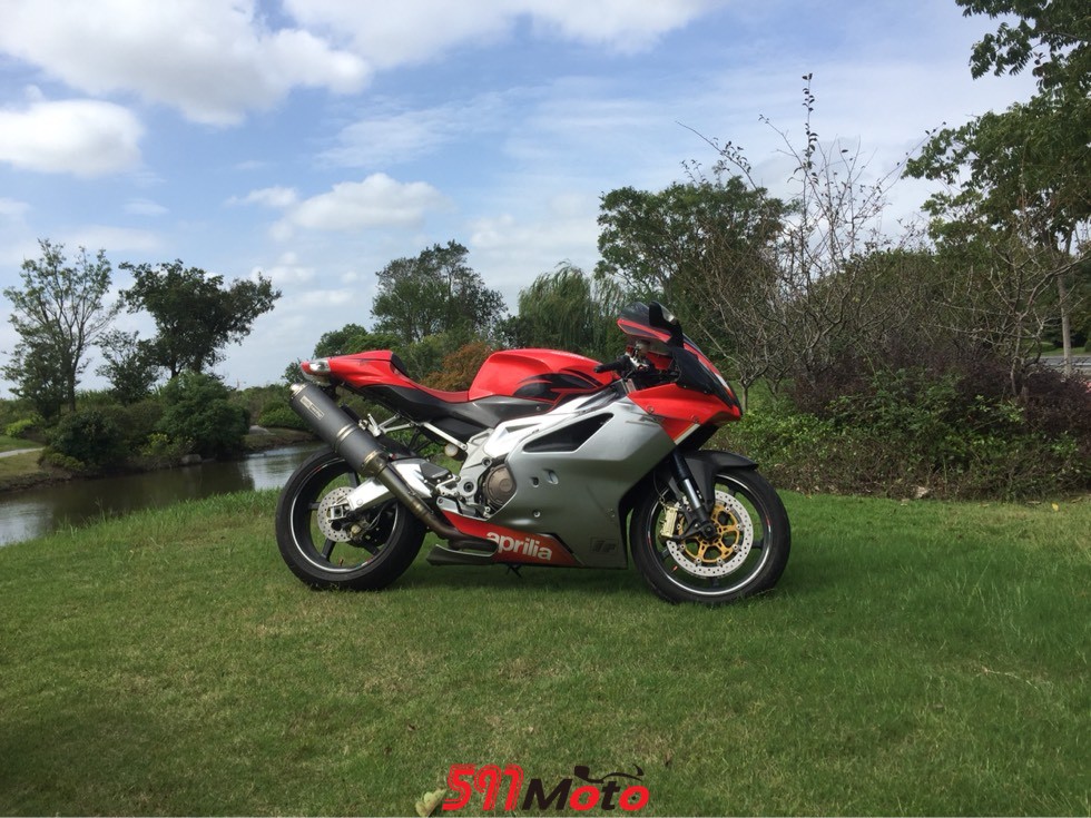 阿普利亚rsv1000