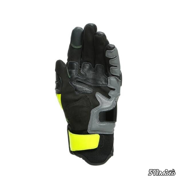 vr46-sector-short-gloves (1).jpg