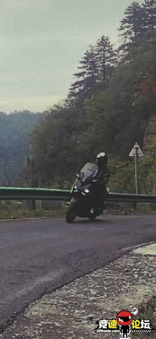 1745457952877113_320.jpg