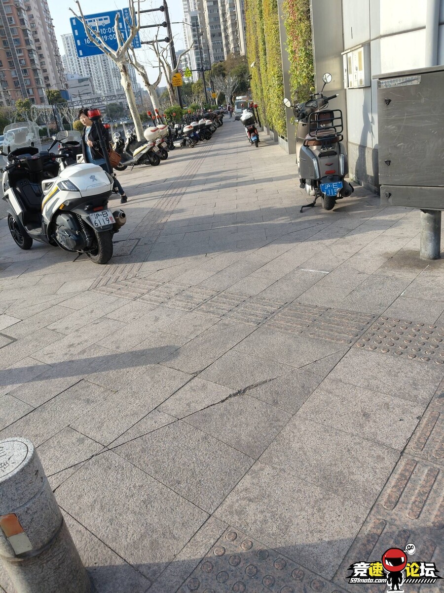 1747042760452738_594.jpg
