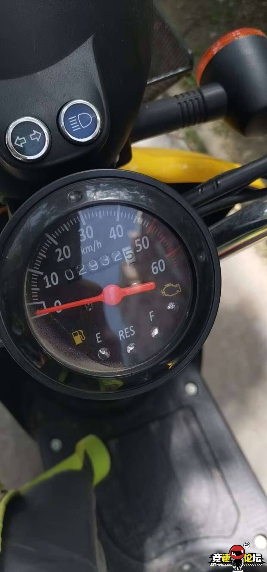 1751780042376913_571.jpg