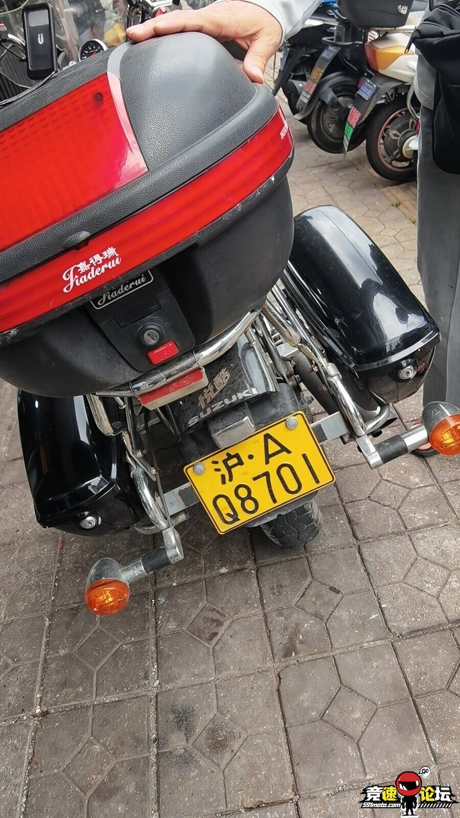 1756911955757389_48.jpg