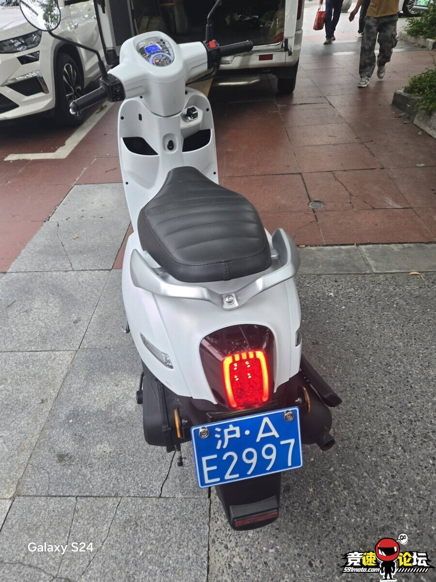1758416266590113_301.jpg