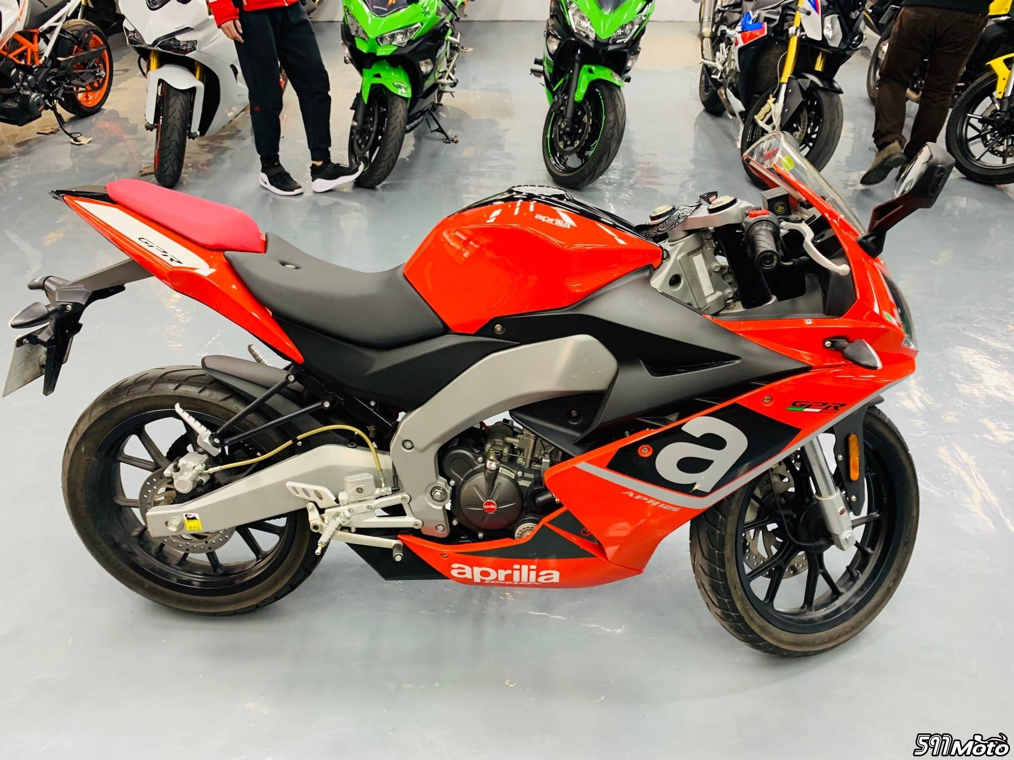 【雷霆车行】新到16年800km 阿普利亚gpr125带黄c出售