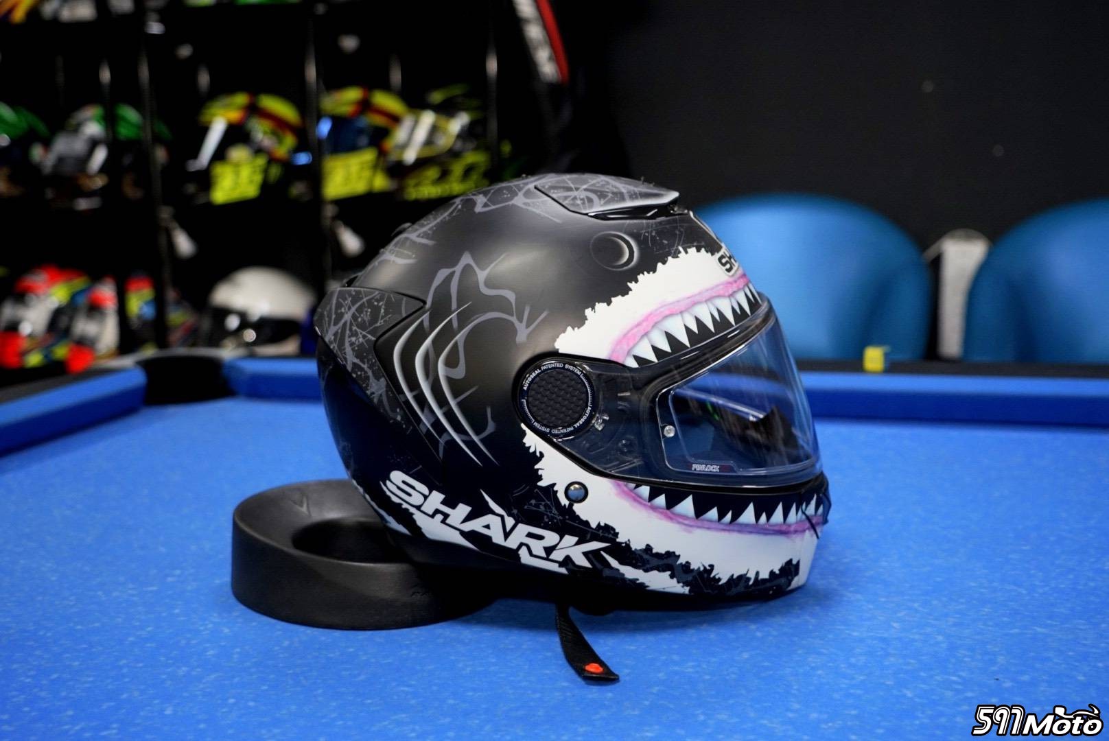 出两顶shark 复古哈雷盔黑鲨鱼全盔