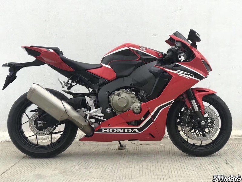 現貨,7萬多到家,2017年本田cbr1000,整車下櫃,原版原燈.高配帶abs