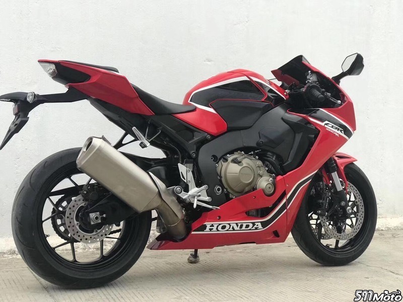 現貨,7萬多到家,2017年本田cbr1000,整車下櫃,原版原燈.高配帶abs