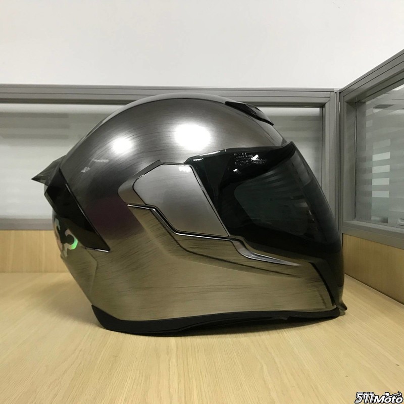 icon airflite 双镜片 电镀做旧银 摩托车头盔全盔.很新.