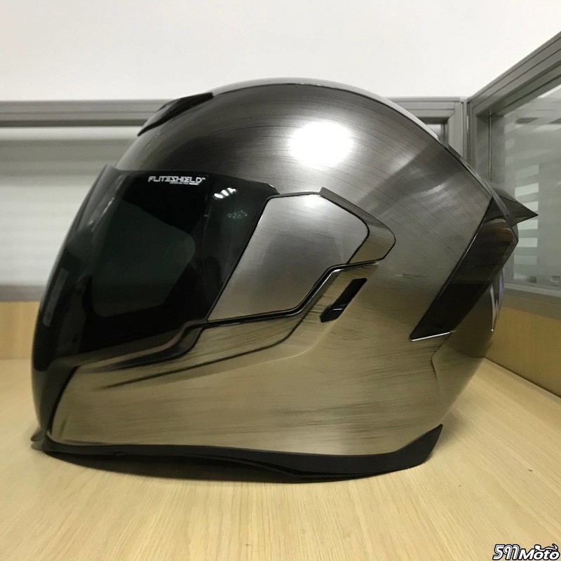 icon airflite 双镜片 电镀做旧银 摩托车头盔全盔.很新.